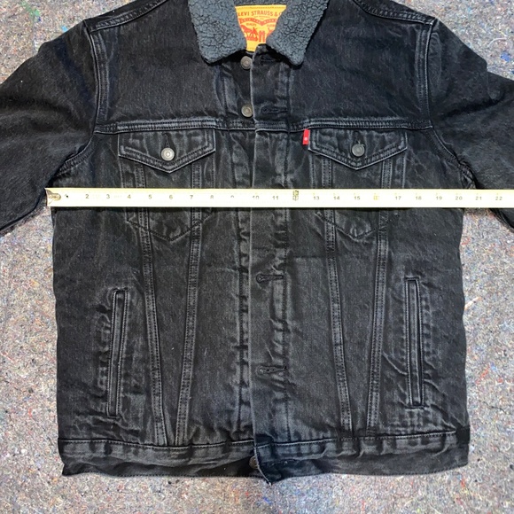 Vintage Levi's Black Denim Jacket with Sherpa Collar - Picture 8 of 13